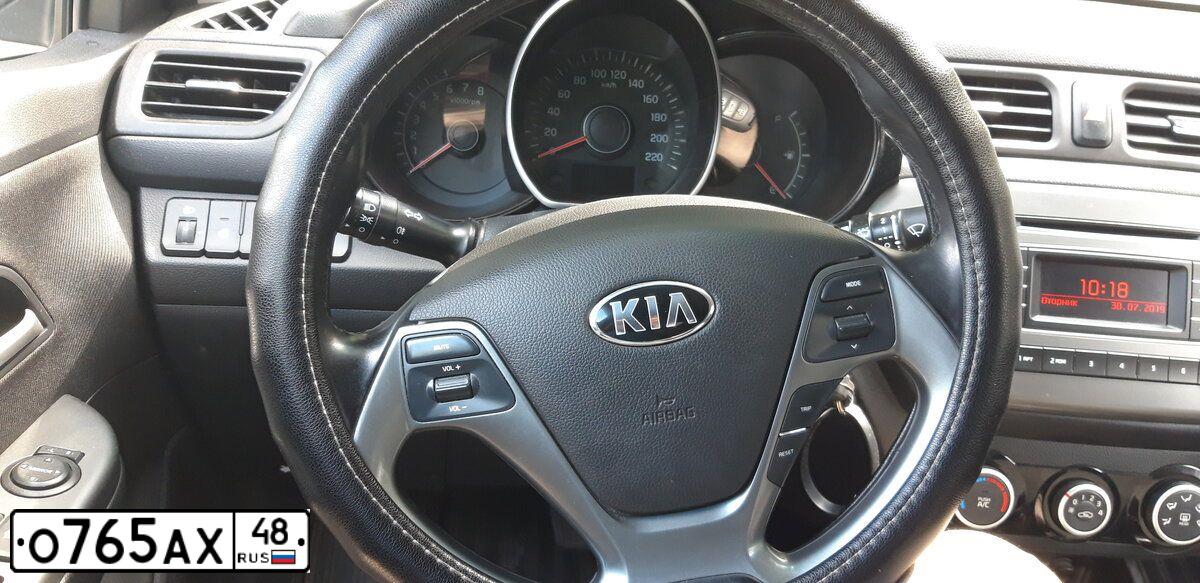 Фото автомобиля KIA RIO, 2017 — госномер У096АТ48. Цвет: ТЕМНО-СЕРЫЙ