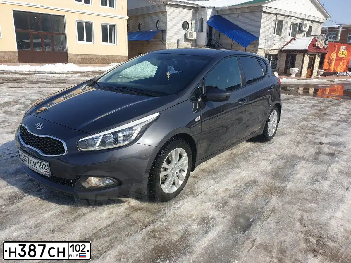 Фото автомобиля KIA CEE'D, 2012 — госномер Х908РХ102. Цвет: СЕРЫЙ