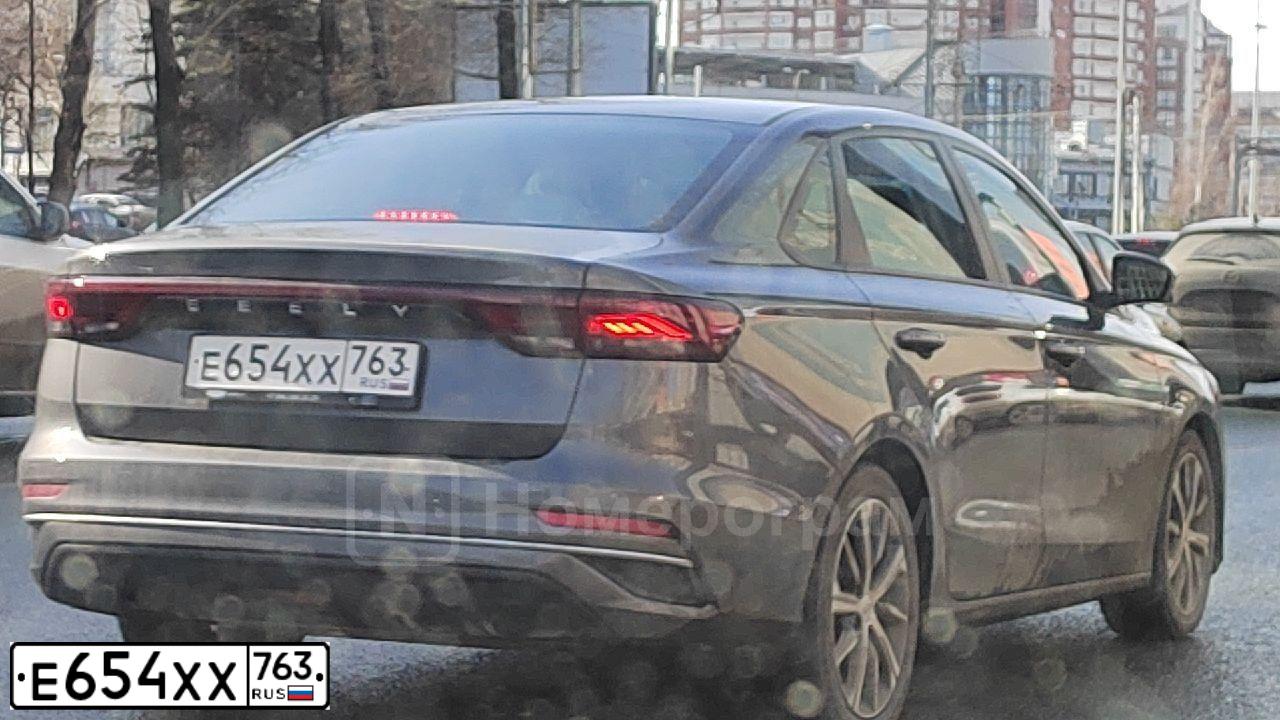 Фото автомобиля GEELY EMGRAND, 2023 — госномер Е654ХХ763. Цвет: СЕРЫЙ