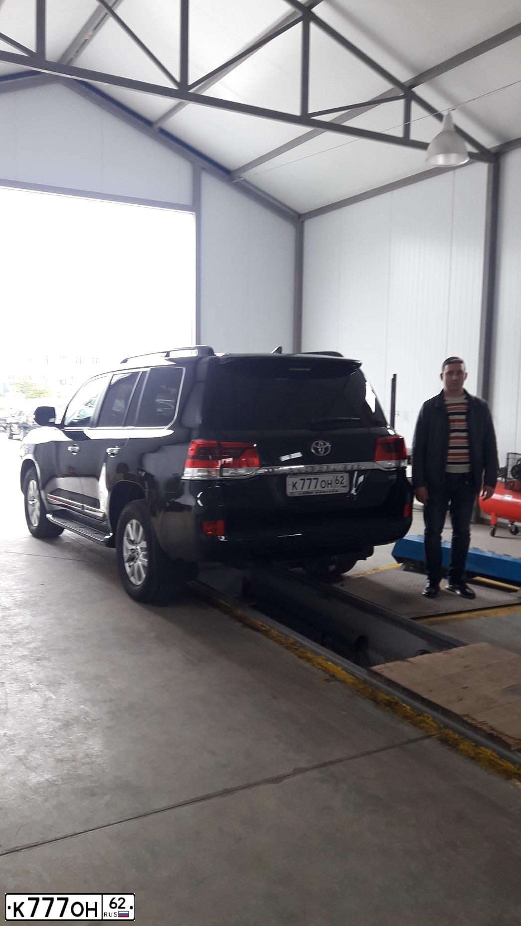 Фото автомобиля TOYOTA LANDCRUISER 200, 2018 — госномер К777ОН62
