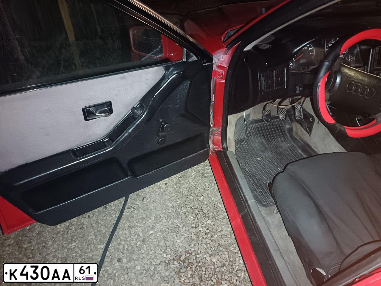 Фото автомобиля AUDI 80, 1987 — госномер К430АА61. Цвет: Красный