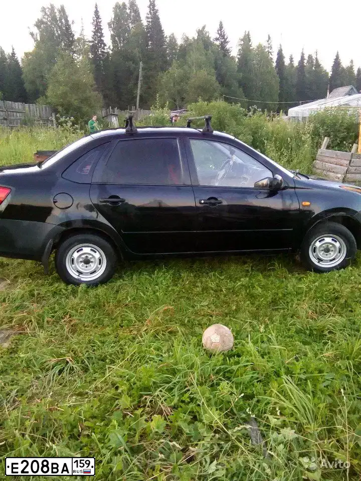 Фото автомобиля LADA 2190 GRANTA, 2013 — госномер Е208ВА159. Цвет: ЧЕРНЫЙ