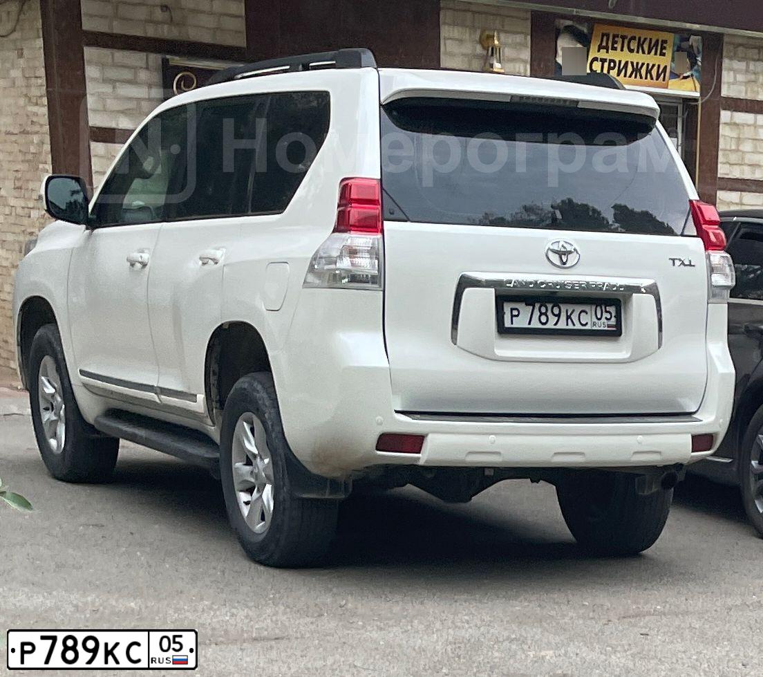 Фото автомобиля TOYOTA LANDCRUISER, 2011 — госномер Р789КС05. Цвет: Белый