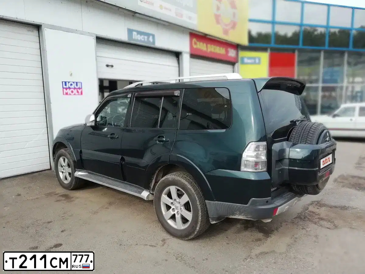 Фото автомобиля MITSUBISHI PAJERO, 2007 — госномер У154ВУ55. Цвет: ЗЕЛЕНЫЙ