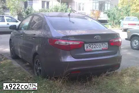 Фото автомобиля KIA RIO, 2013 — госномер А922СО174. Цвет: СЕРЫЙ