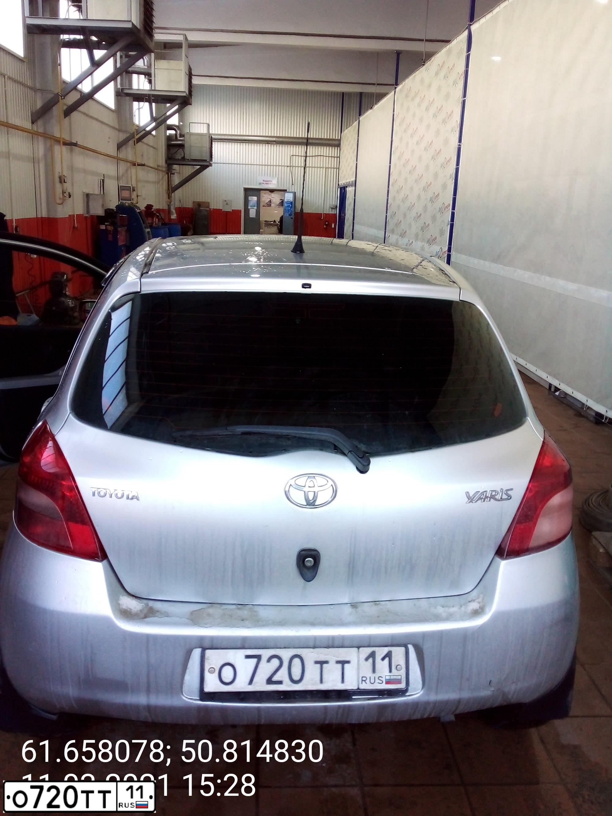 Фото автомобиля TOYOTA YARIS, 2006 — госномер Н888ВМ11. Цвет: СЕРЕБРИСТЫЙ