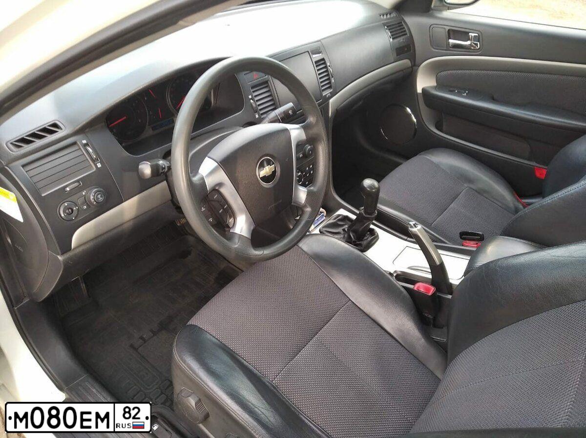 Фото автомобиля CHEVROLET EPICA, 2012 — госномер М080ЕМ82. Цвет: Белый