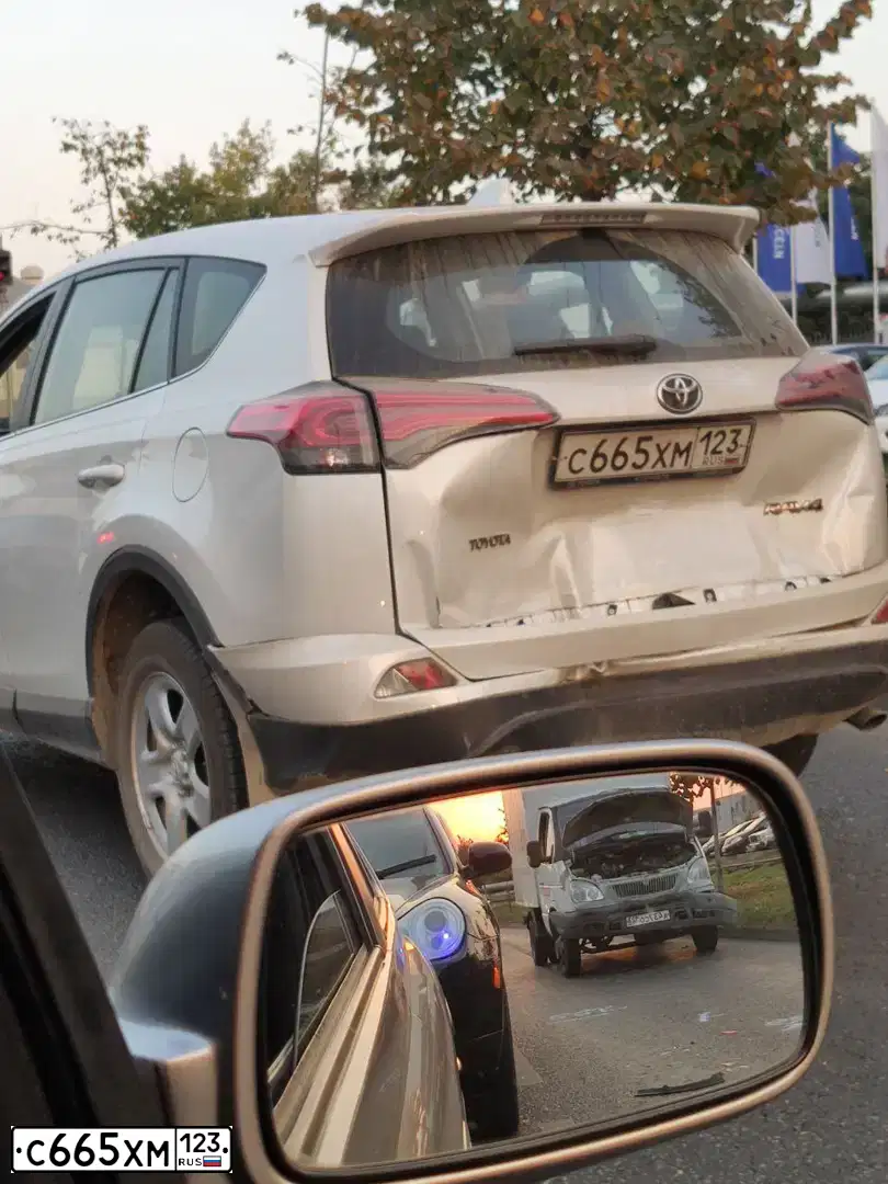 Фото автомобиля TOYOTA RAV4, 2019 — госномер С665ХМ123. Цвет: БЕЛЫЙ