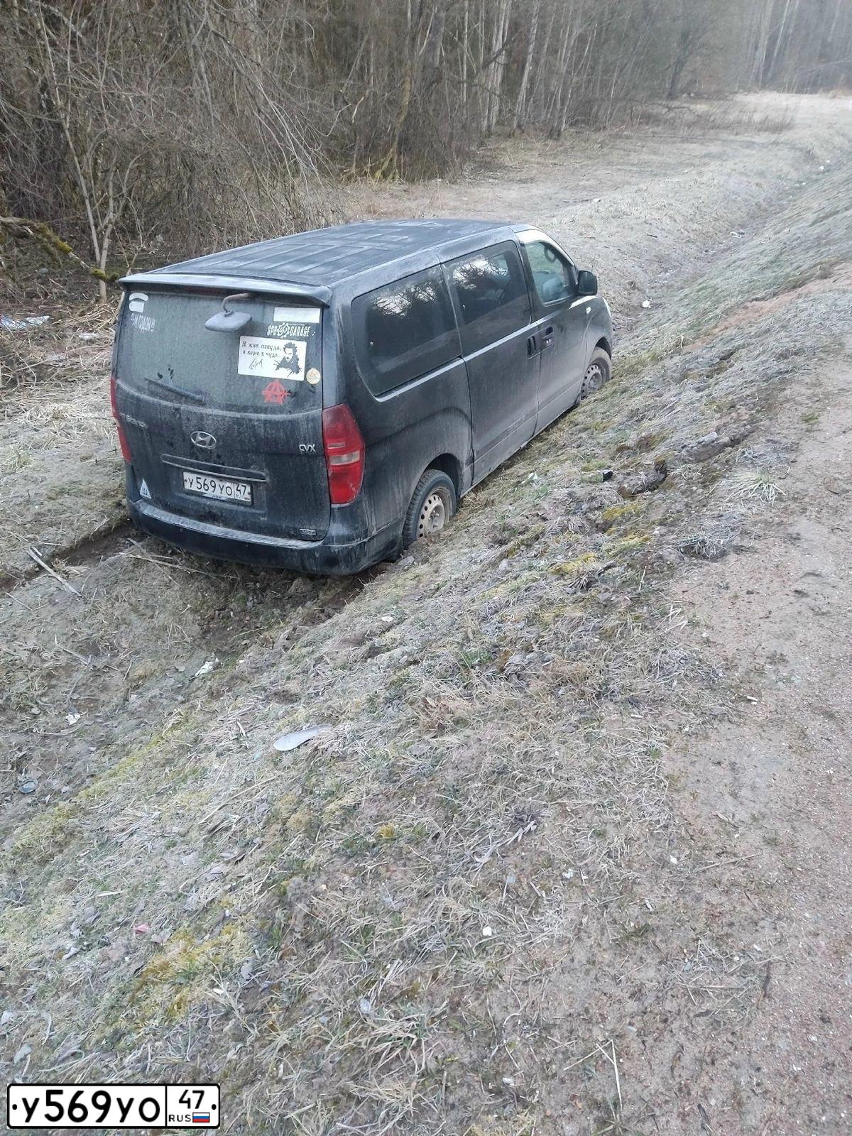 Фото автомобиля HYUNDAI GRAND STAREX, 2010 — госномер У569УО47. Цвет: ЧЕРНЫЙ