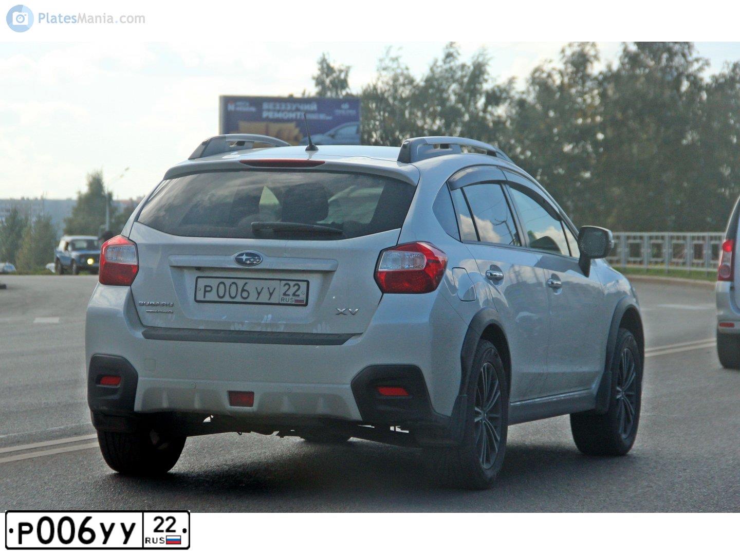 Фото автомобиля TOYOTA YARIS, 2007 — госномер Р006УУ22. Цвет: Белый