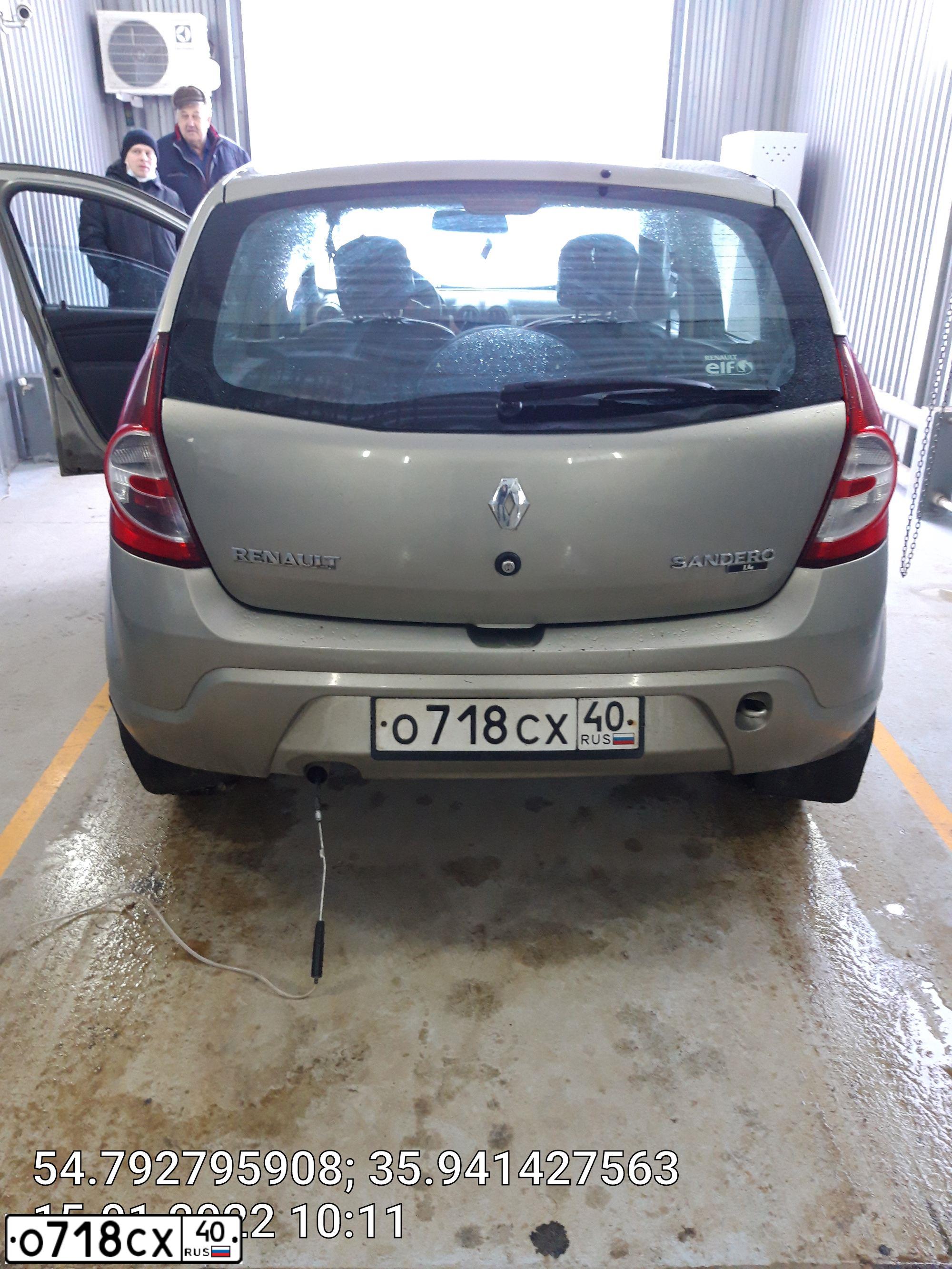 Фото автомобиля RENAULT SANDERO, 2010 — госномер О718СХ40. Цвет: БЕЖЕВЫЙ