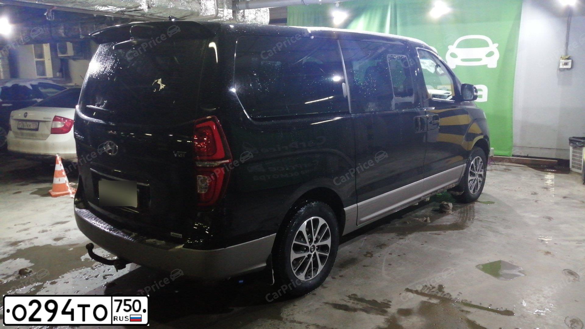 Фото автомобиля HYUNDAI GRAND STAREX, 2018 — госномер О294ТО750. Цвет: ЧЕРНЫЙ СЕРЫЙ