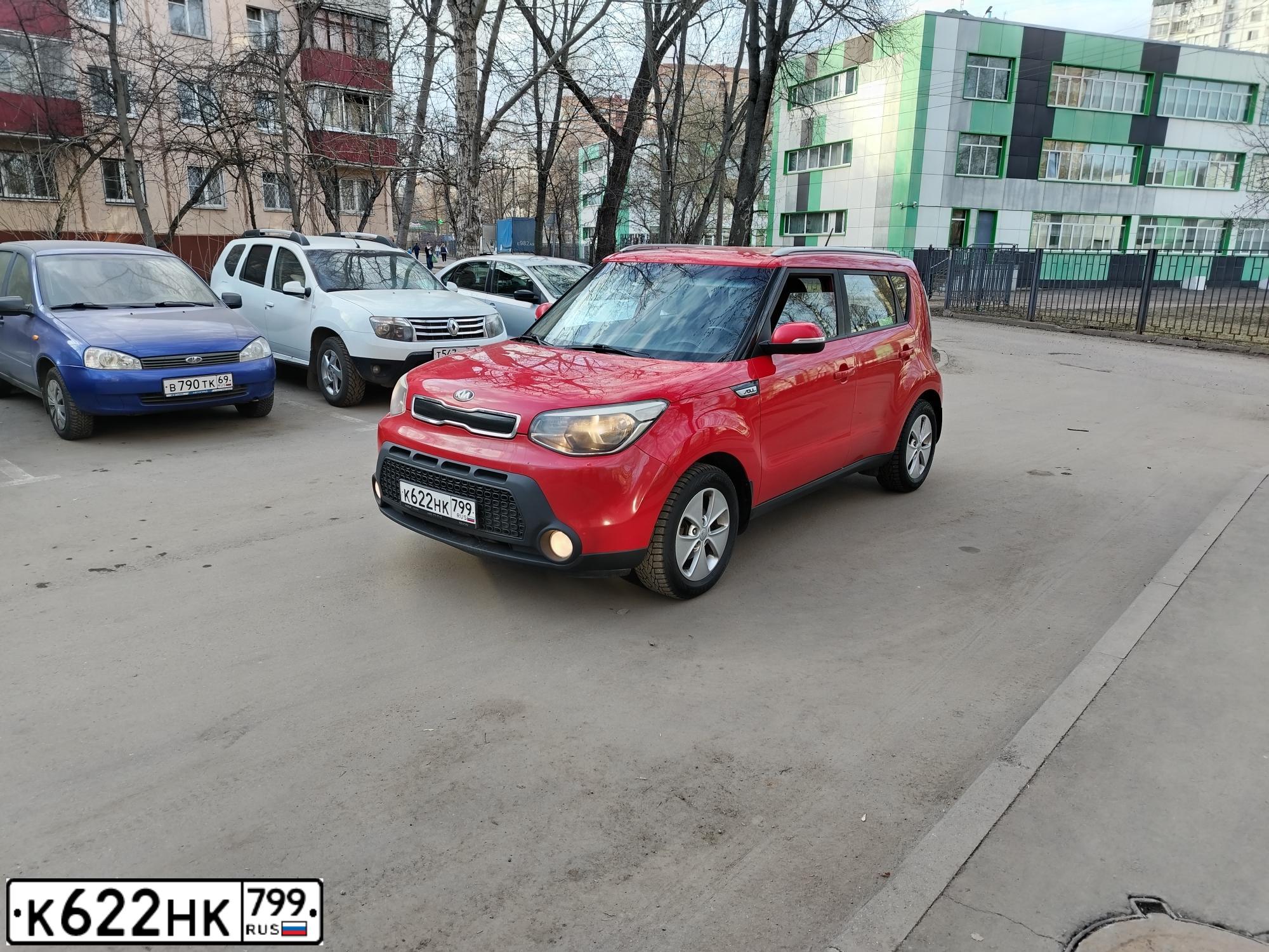 Фото автомобиля KIA SOUL, 2014 — госномер К622НК799. Цвет: Красный