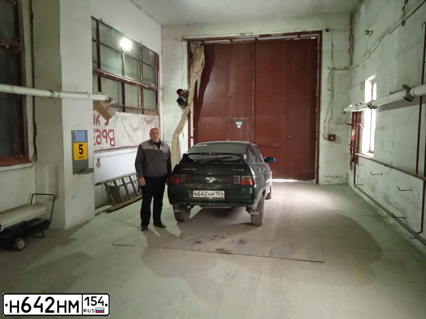 Фото автомобиля LADA 2112 LADA, 2004 — госномер Н642НМ154. Цвет: ТЕМНО ЗЕЛЕНЫЙ