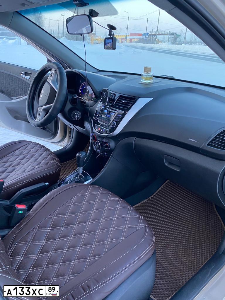 Фото автомобиля HYUNDAI SOLARIS, 2013 — госномер А133ХС89. Цвет: БЕЖЕВЫЙ-СЕРЫЙ