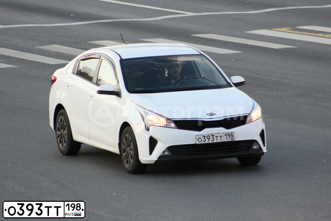 Фото автомобиля KIA RIO, 2021 — госномер О393ТТ198. Цвет: Белый