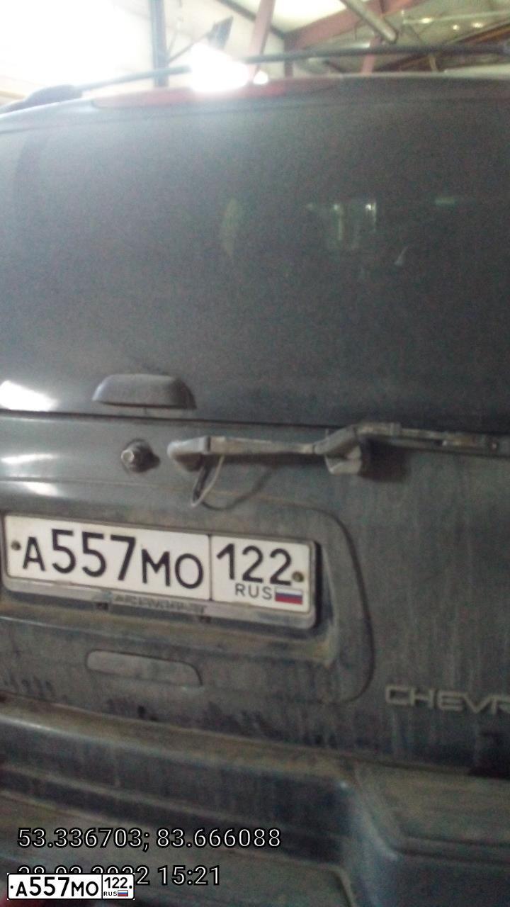 Фото автомобиля CHEVROLET TRAILBLAZER, 2004 — госномер А557МО122. Цвет: СЕРЫЙ