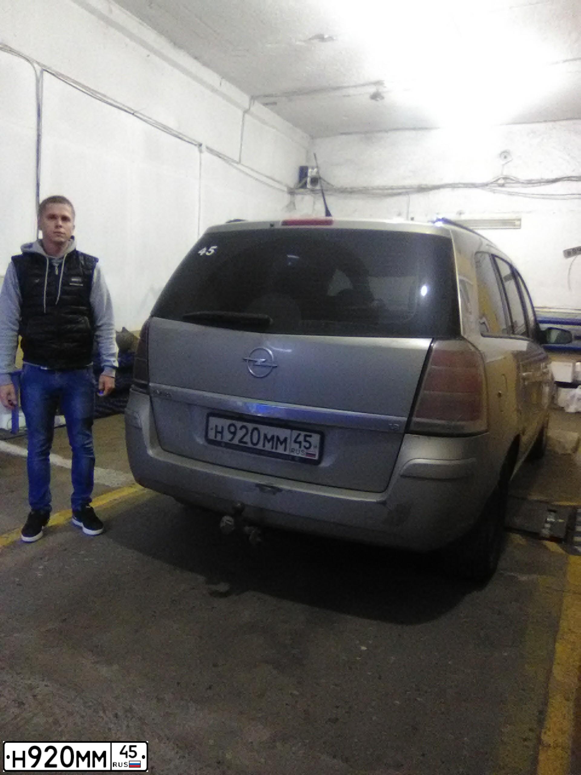 Фото автомобиля OPEL ZAFIRA, 2007 — госномер Е345ХА96. Цвет: БЕЖЕВО-СЕРЫЙ
