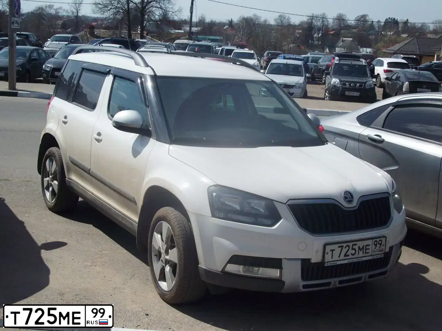 Фото автомобиля SKODA YETI, 2015 — госномер Р844ТТ750. Цвет: Белый