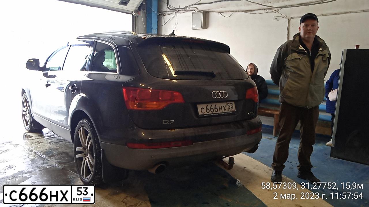 Фото автомобиля AUDI Q7, 2008 — госномер С666НХ53. Цвет: ЧЕРНО-СЕРЫЙ