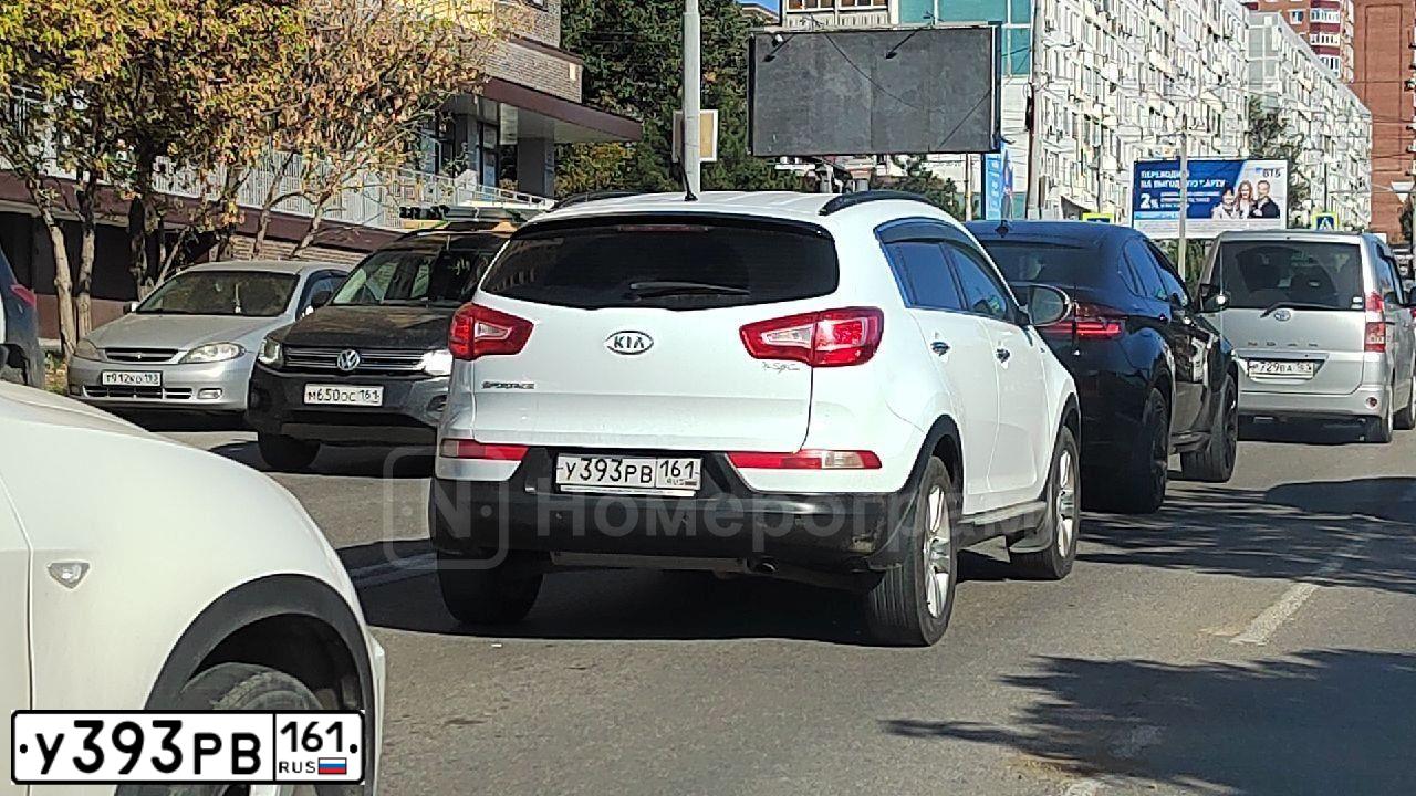 Фото автомобиля KIA SPORTAGE, 2012 — госномер У393РВ161. Цвет: Белый