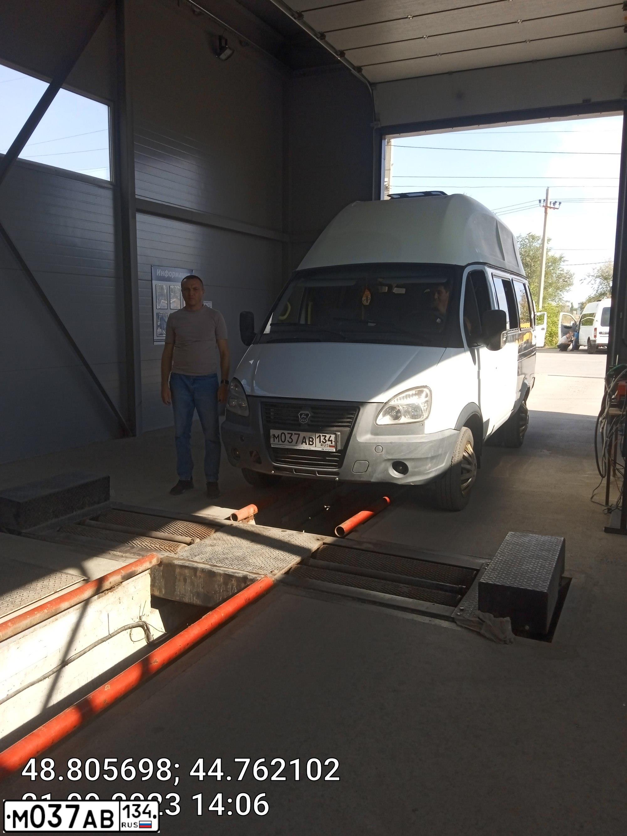 Фото автомобиля GAZ 3221 GAZEL, 2014 — госномер М037АВ134. Цвет: Белый