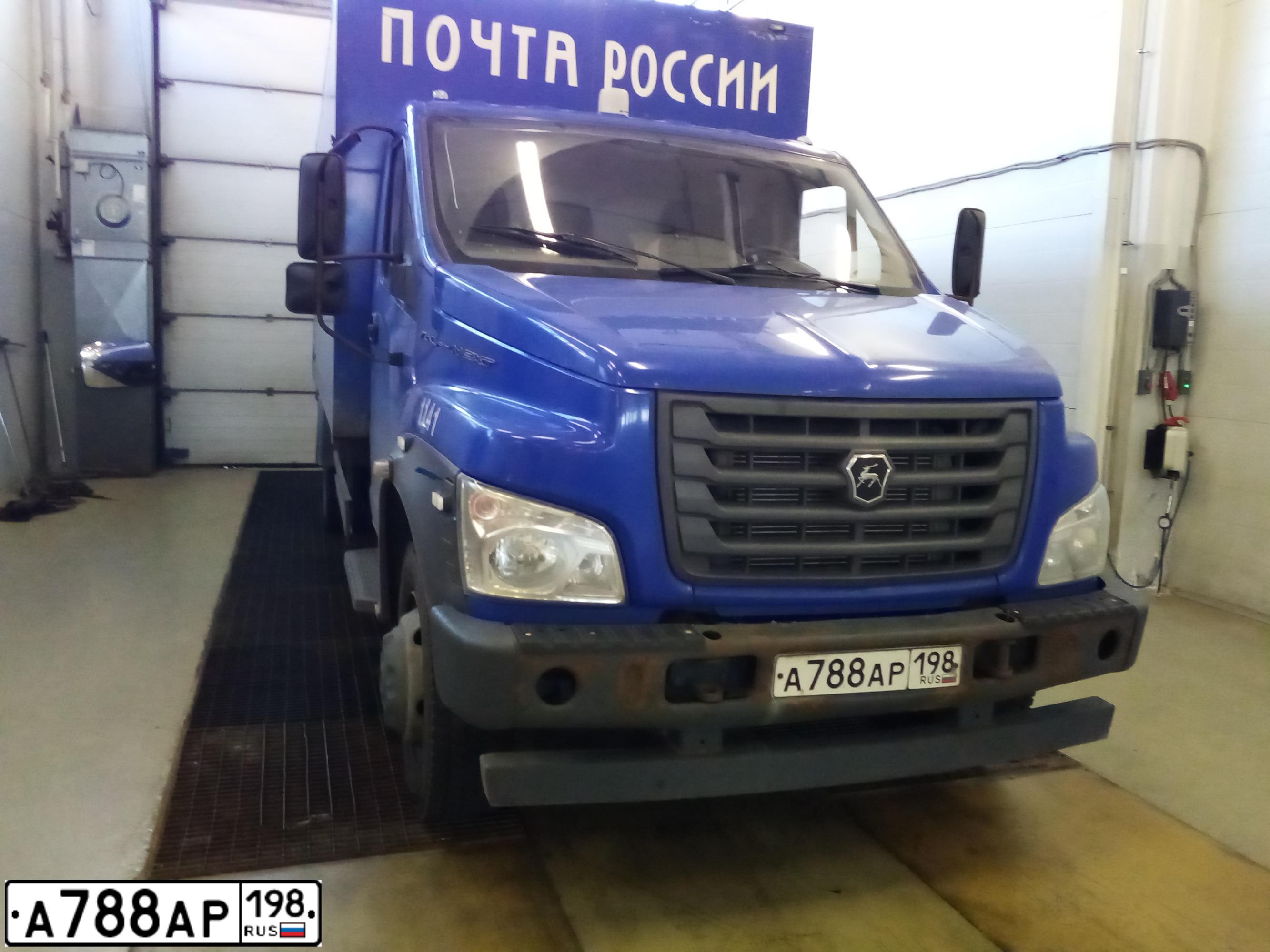 Фото автомобиля GAZ ON NEXT, 2017 — госномер А788АР198. Цвет: СИНИЙ С КРАСНО-БЕЛОЙ ПОЛОСОЙ