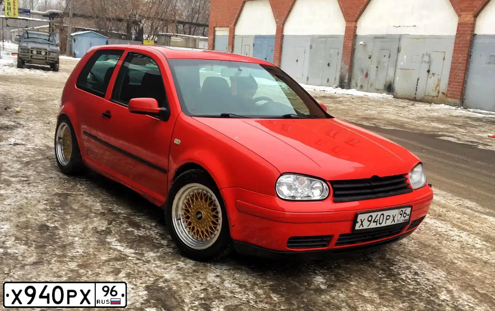 Фото автомобиля VOLKSWAGEN GOLF, 2000 — госномер О146УР196