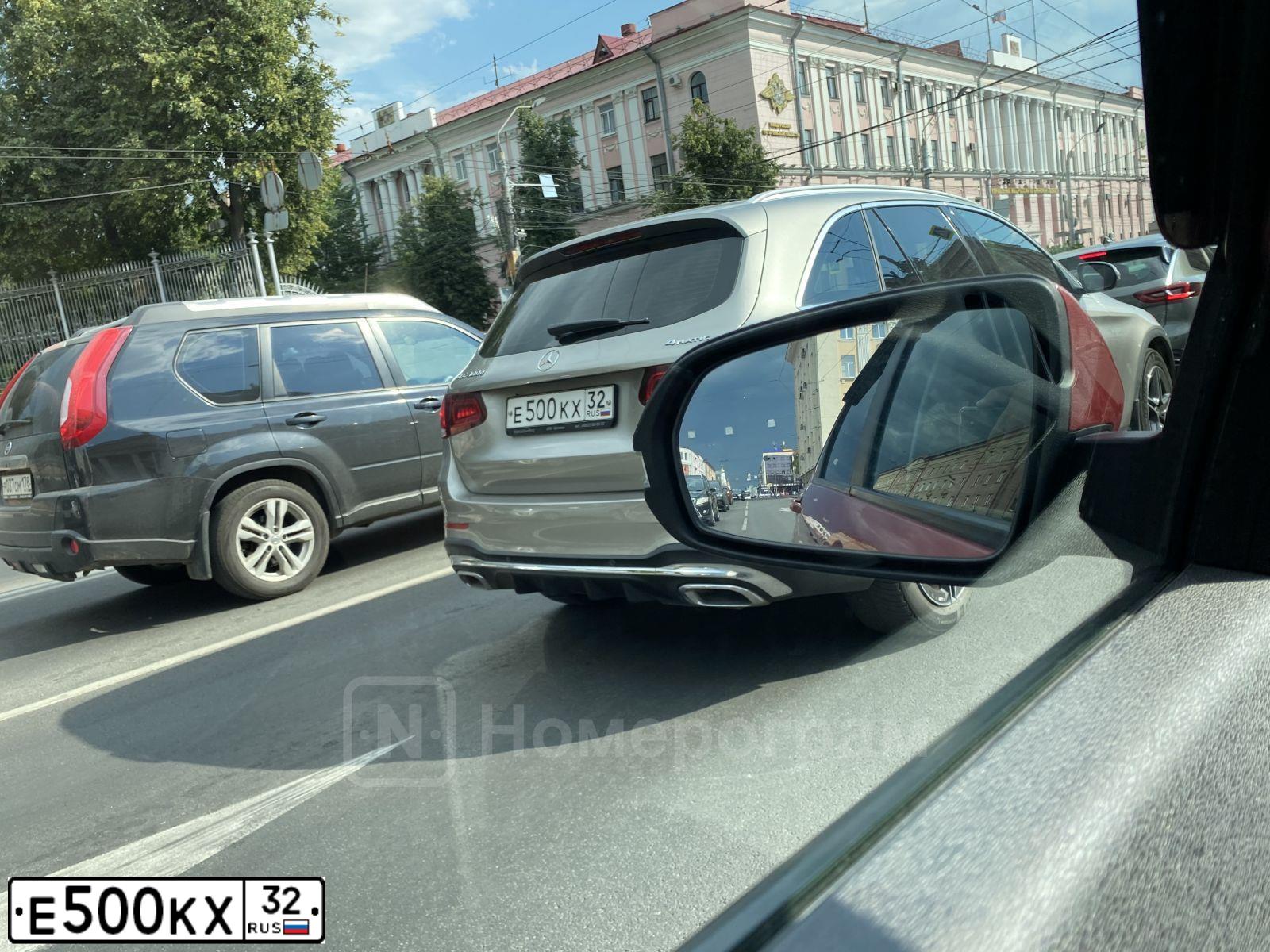 Фото автомобиля MERCEDES GLS-KLASSE, 2019 — госномер Е500КХ32. Цвет: СЕРЕБРИСТЫЙ