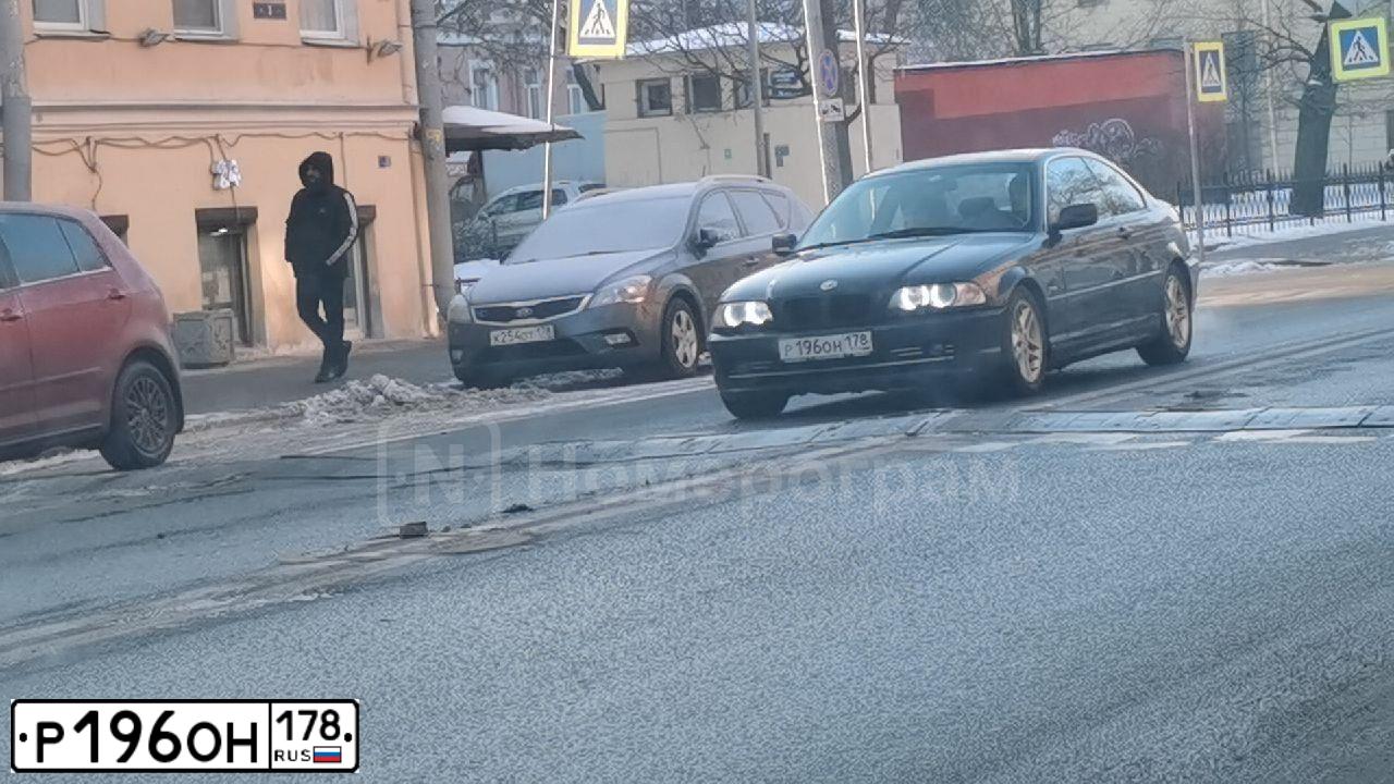 Фото автомобиля BMW SERIE 3, 1999 — госномер Р196ОН178. Цвет: ТЕМНО-СИНИЙ