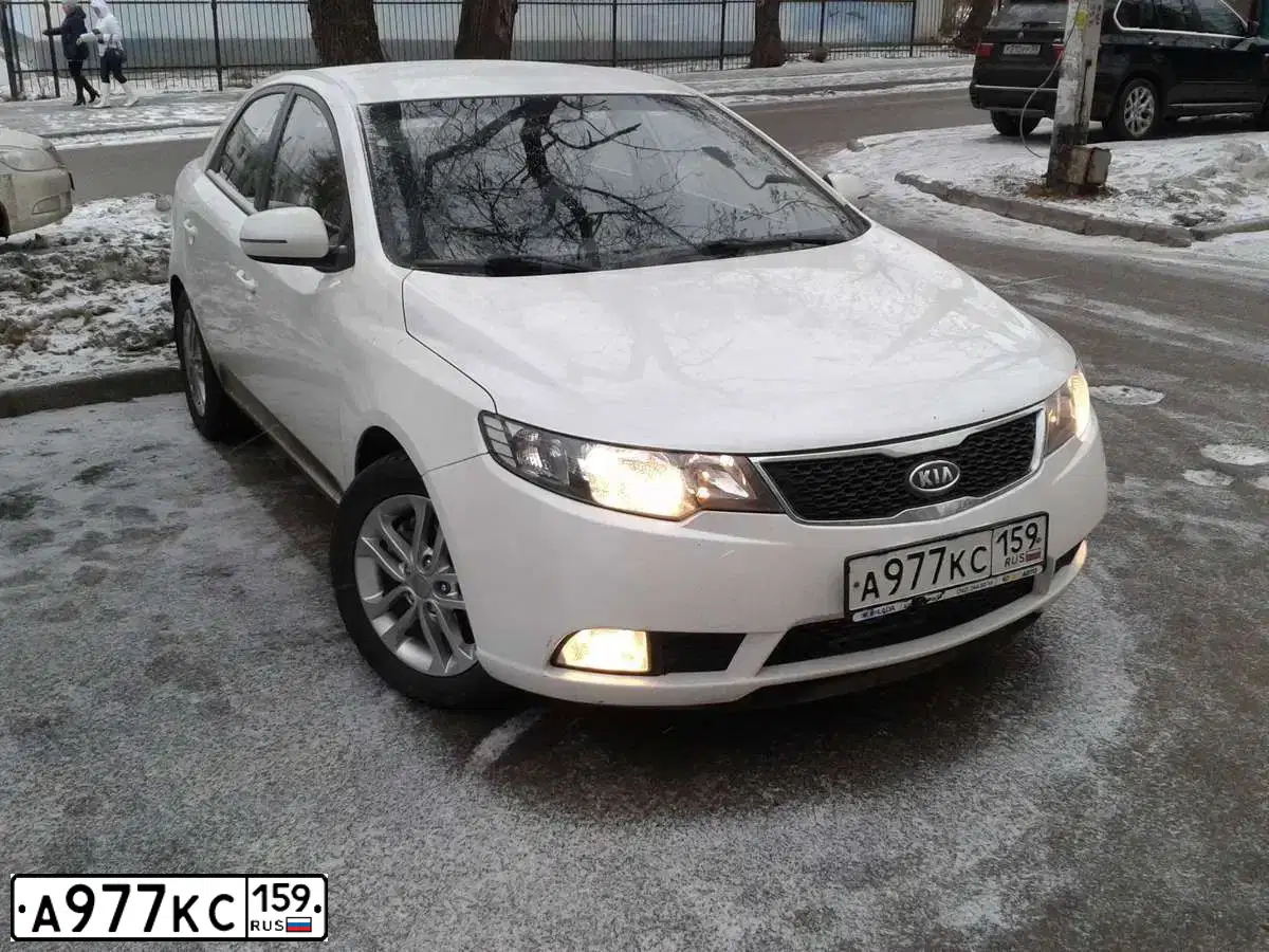 Фото автомобиля KIA CERATO, 2011 — госномер А977КС159. Цвет: ЖЕМЧУЖНО-БЕЛЫЙ