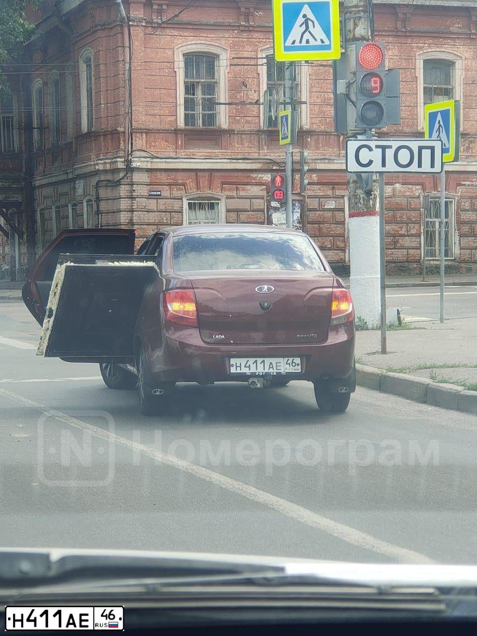 Фото автомобиля LADA 2190 GRANTA, 2013 — госномер Н411АЕ46. Цвет: СЕРЕБРИСТО-КРАСНЫЙ