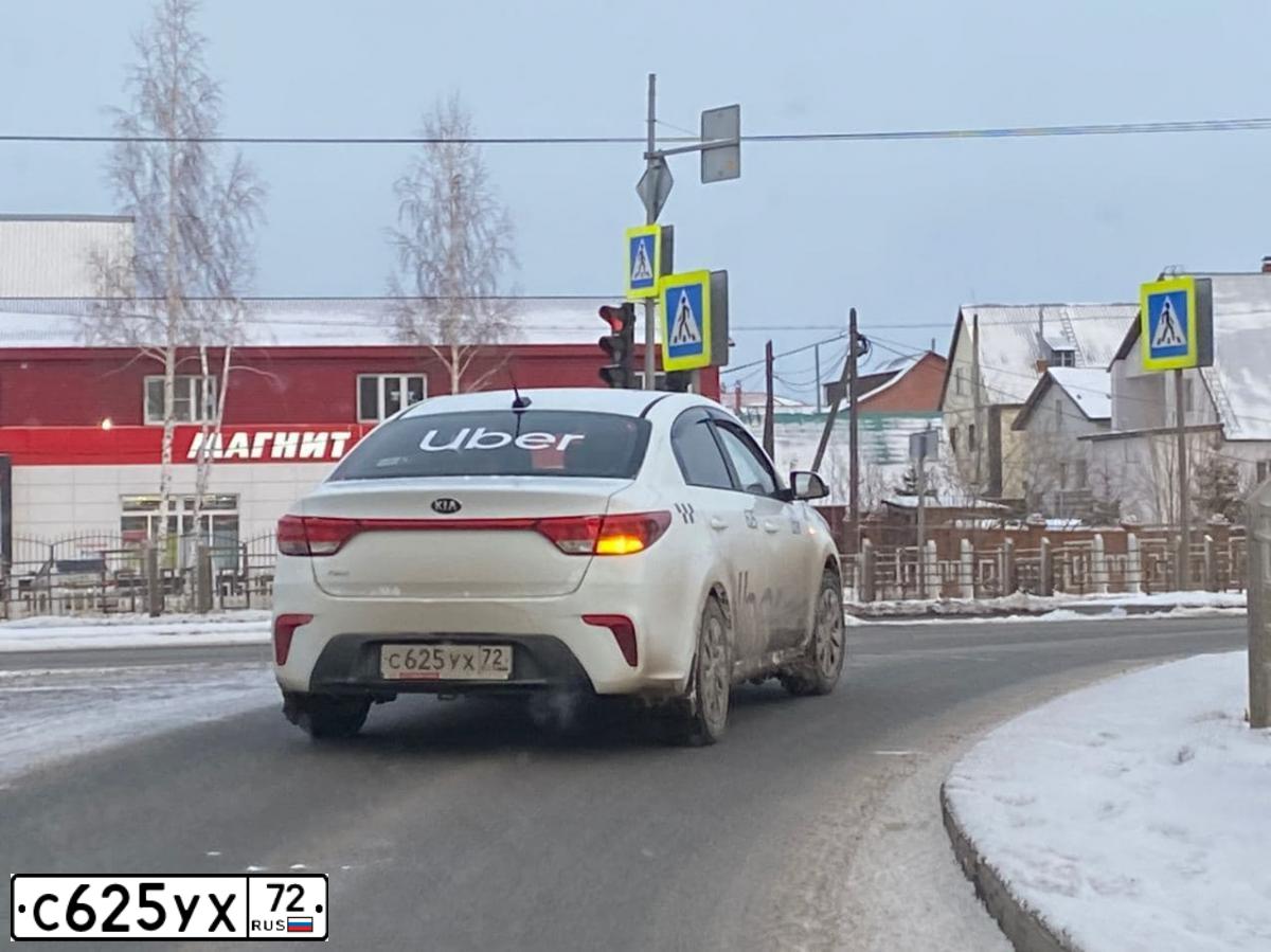 Фото автомобиля KIA RIO, 2018 — госномер С625УХ72. Цвет: Белый