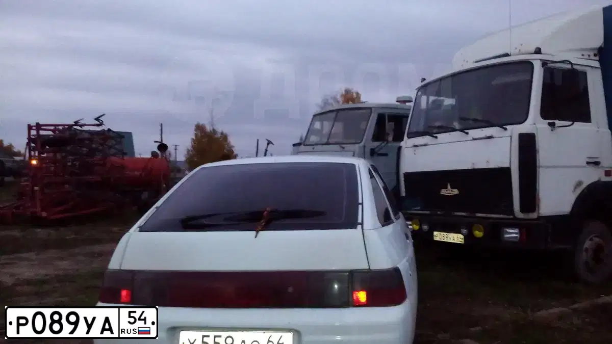 Фото автомобиля LADA 2121 NIVA, 1995 — госномер Р089УА54. Цвет: РУБИН