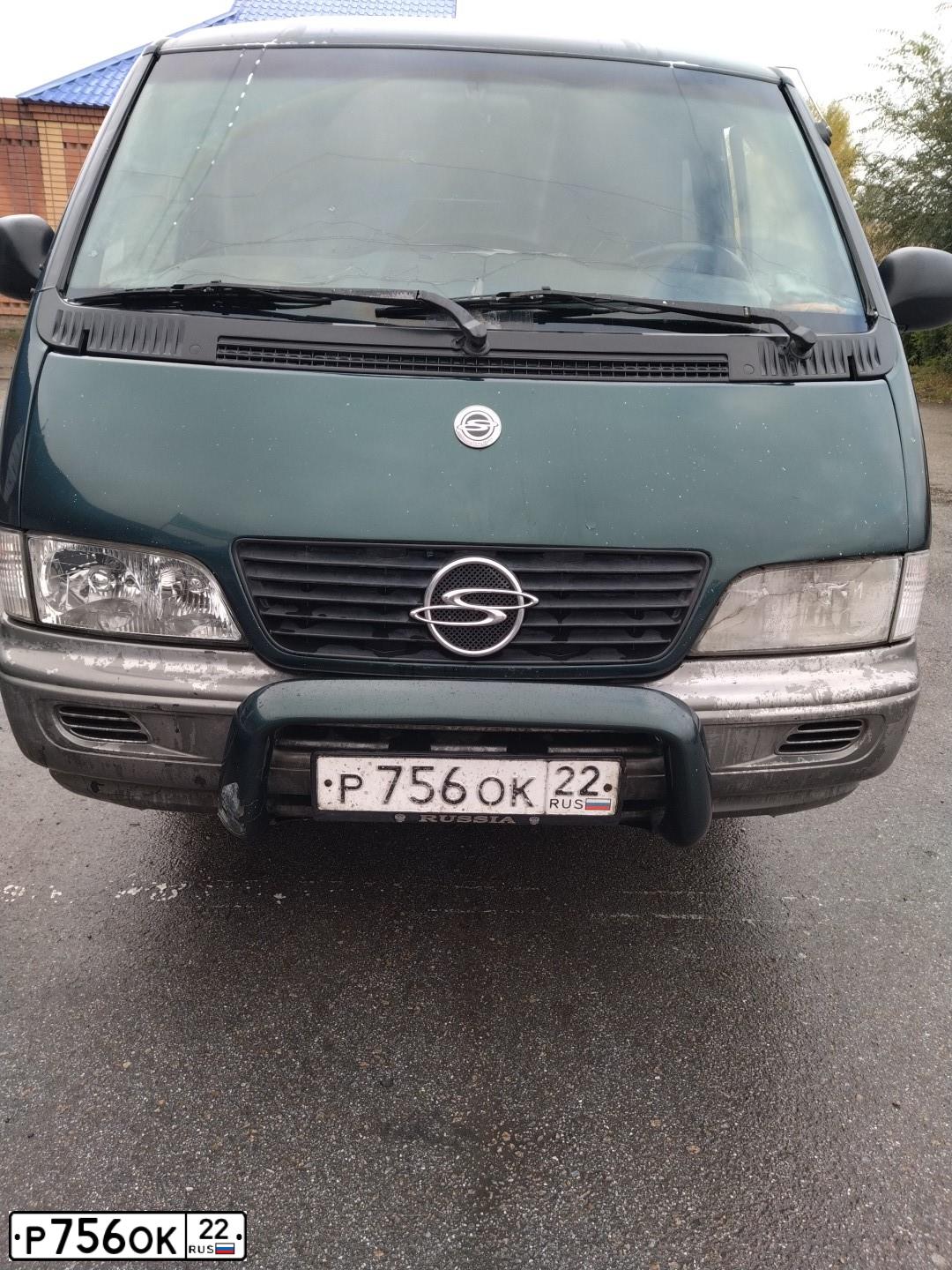 Фото автомобиля SSANGYONG ISTANA, 2001 — госномер Р756ОК22. Цвет: СЕРО-ЗЕЛЕНЫЙ