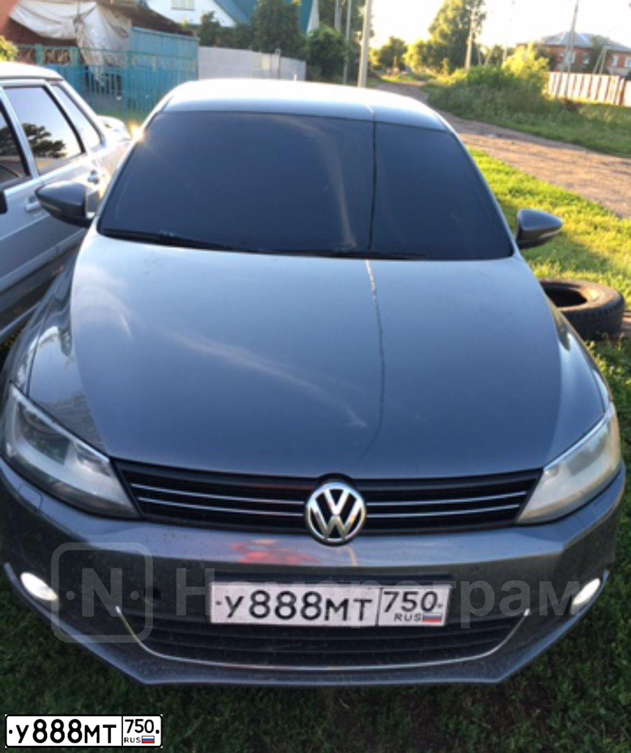 Фото автомобиля MAZDA 3, 2008 — госномер У888МТ750. Цвет: Красный
