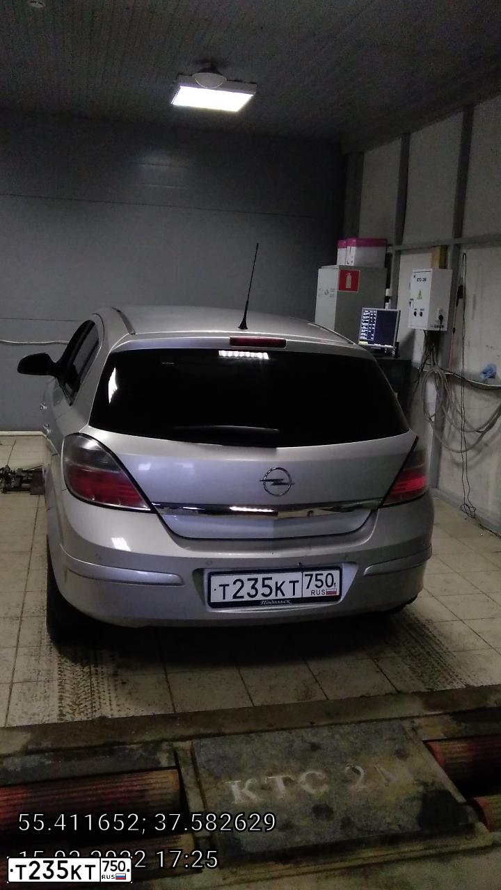 Фото автомобиля OPEL ASTRA, 2014 — госномер Т235КТ750. Цвет: Серый