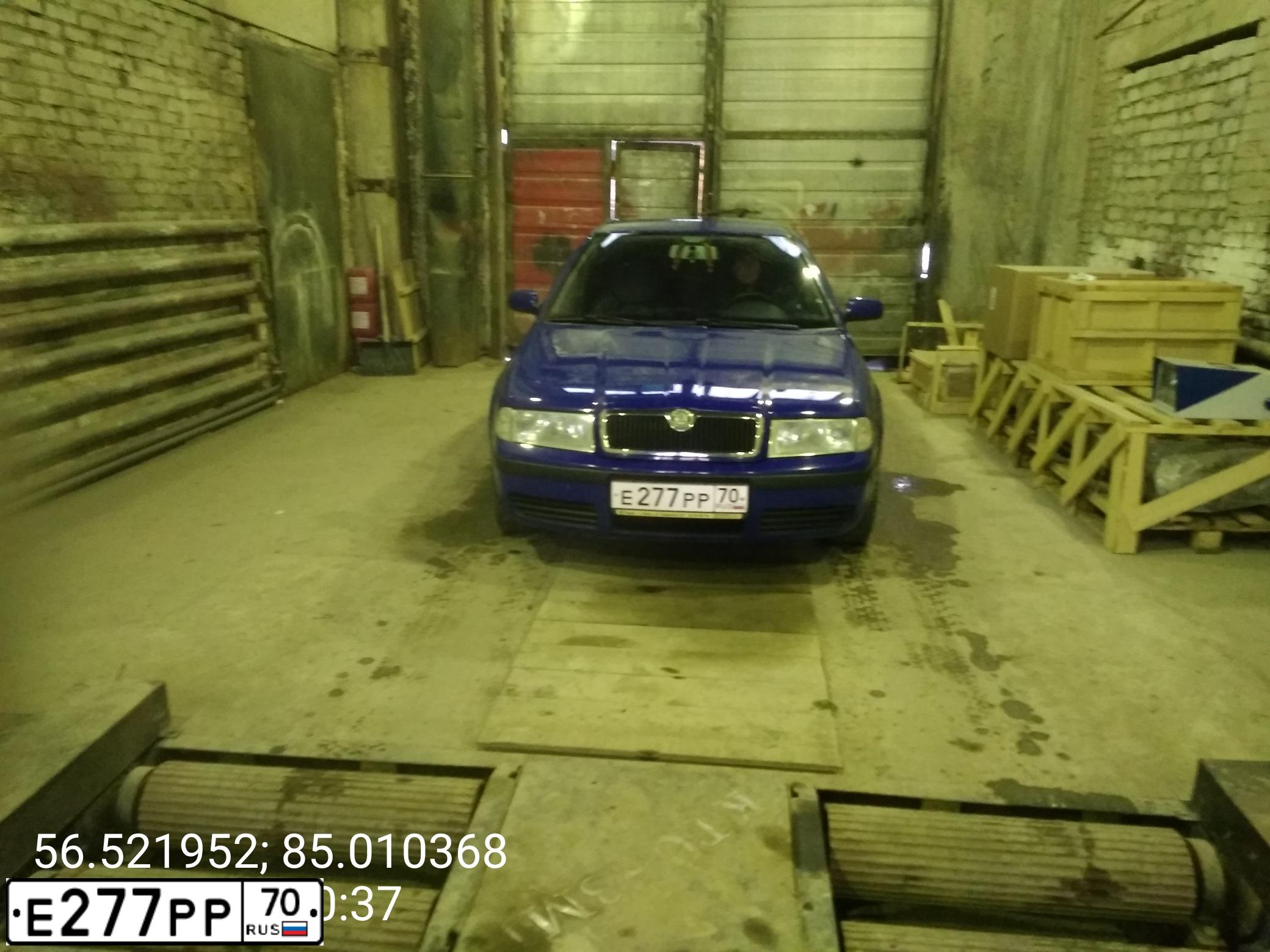 Фото автомобиля SKODA OCTAVIA, 2008 — госномер Е277РР70. Цвет: СИНИЙ