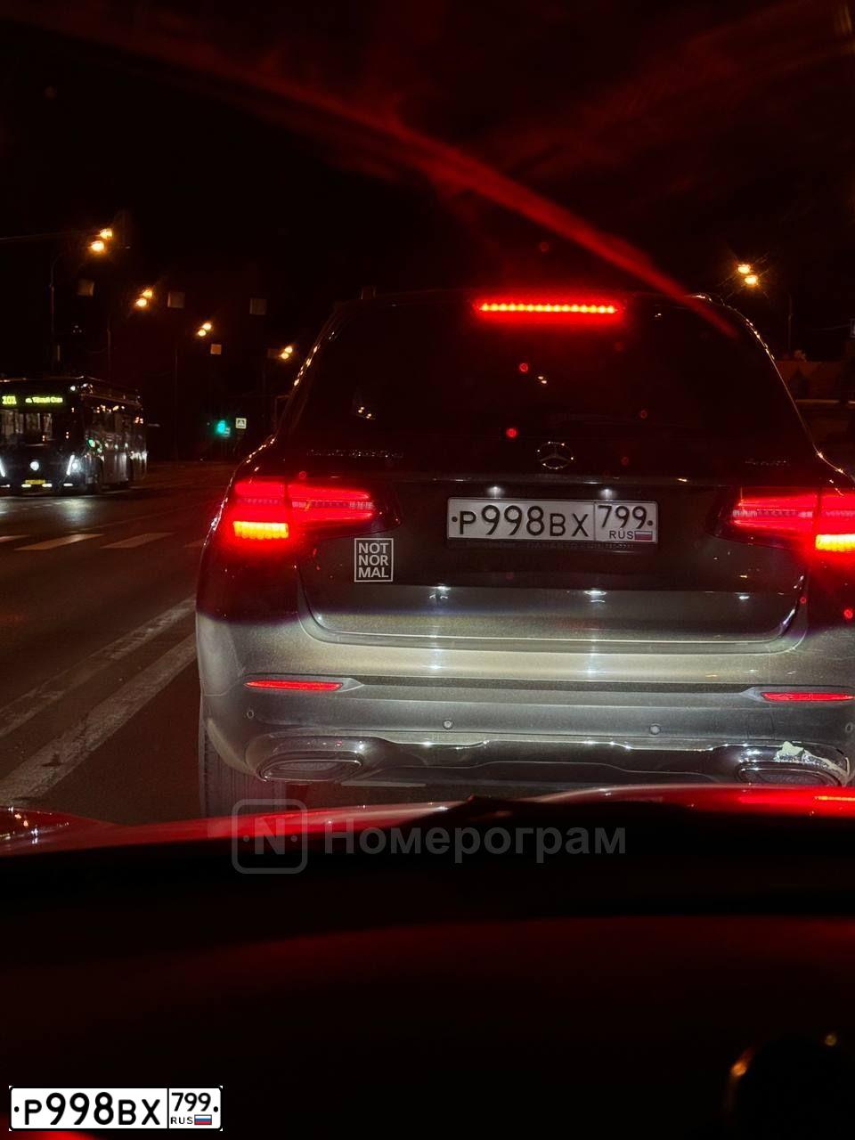 Фото автомобиля MERCEDES GLC-KLASSE, 2018 — госномер Р998ВХ799. Цвет: Коричневый
