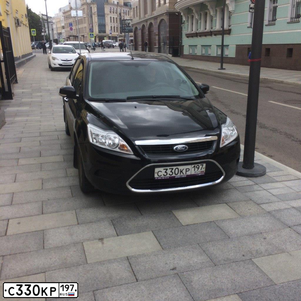 Фото автомобиля FORD FOCUS, 2009 — госномер С132КО199. Цвет: ЧЕРНЫЙ