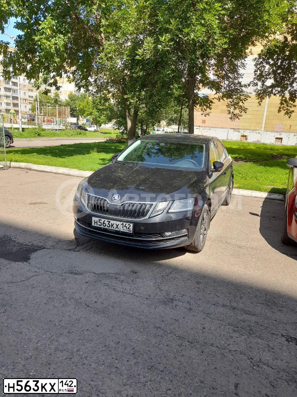 Фото автомобиля SKODA OCTAVIA, 2020 — госномер Н563КХ142. Цвет: ЧЕРНЫЙ