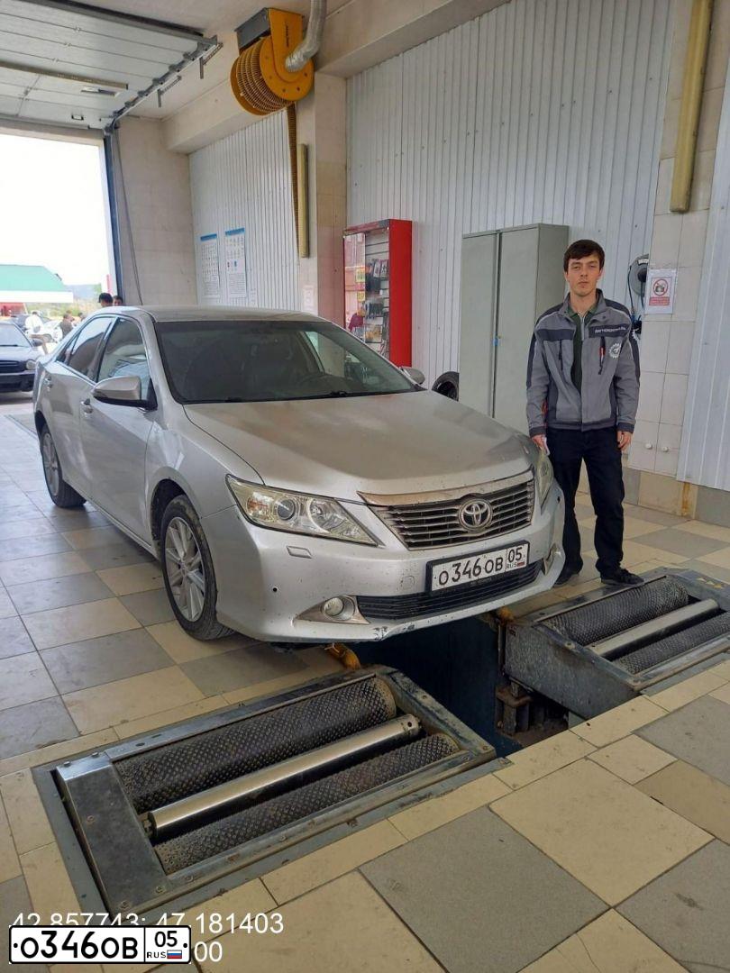 Фото автомобиля TOYOTA CAMRY, 2012 — госномер Х554КХ05. Цвет: СЕРЕБРИСТЫЙ МЕТАЛЛИК