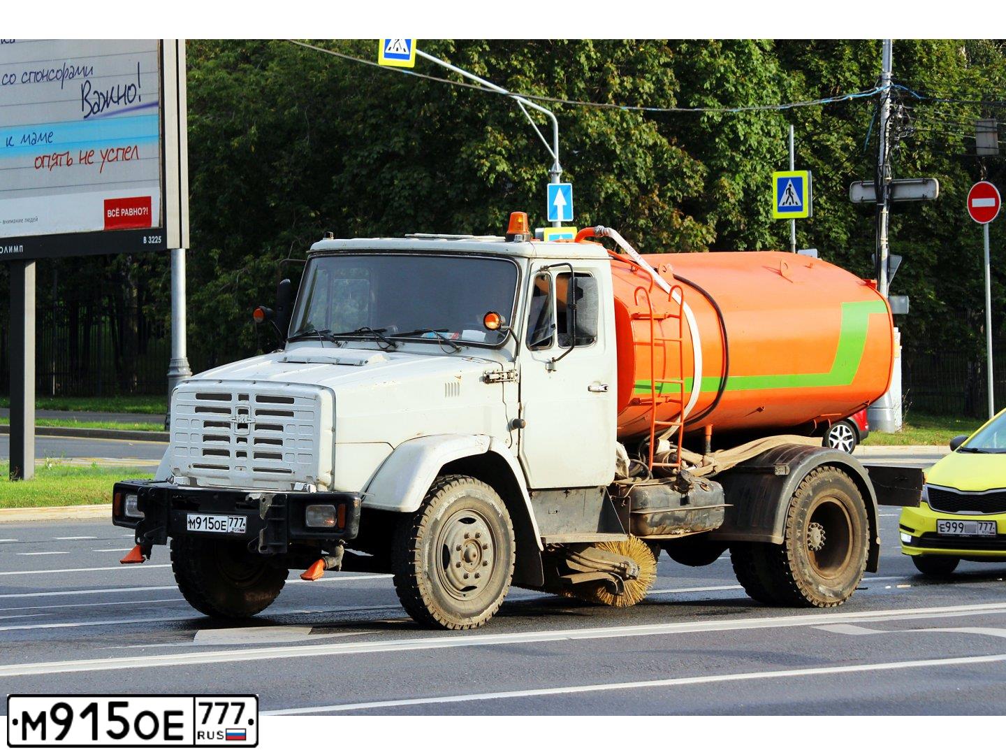 Фото автомобиля ZIL 433362 /4X2/ CHASSIS, 2005 — госномер Х716КЕ199. Цвет: Белый