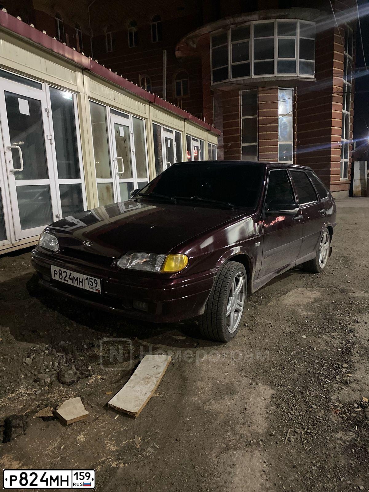 Фото автомобиля LADA 2114 SAMARA, 2013 — госномер Р824МН159. Цвет: ТЕМНО-ВИШНЕВЫЙ