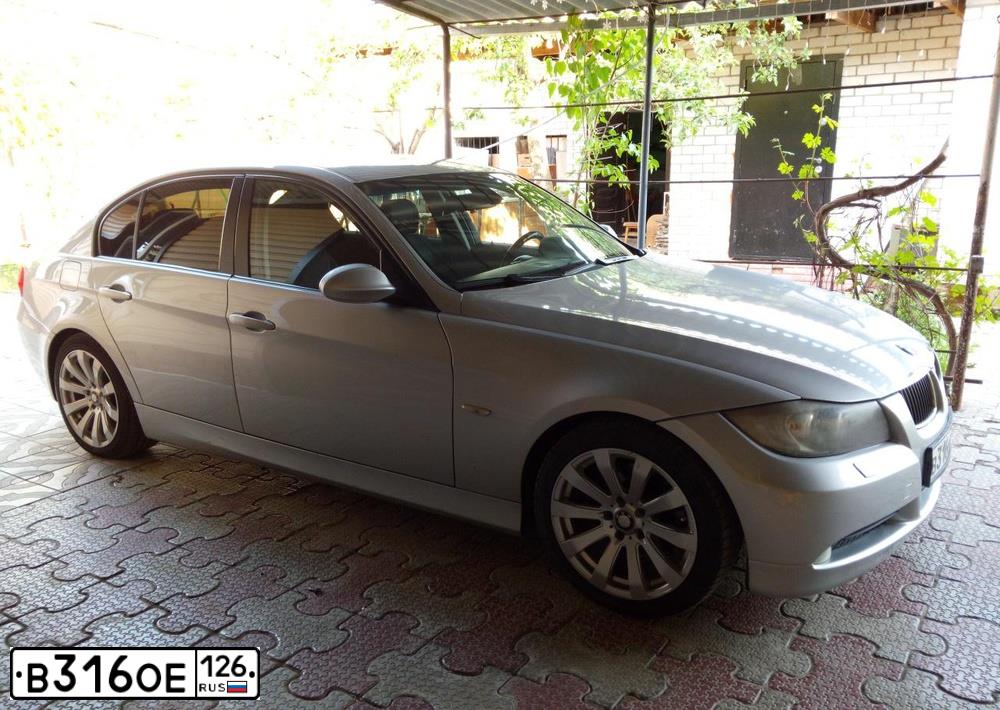 Фото автомобиля BMW 320I, 2005 — госномер М600РМ126. Цвет: СЕРЫЙ
