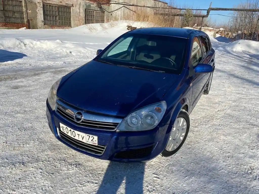 Фото автомобиля OPEL ASTRA, 2007 — госномер Р989РВ196. Цвет: синий