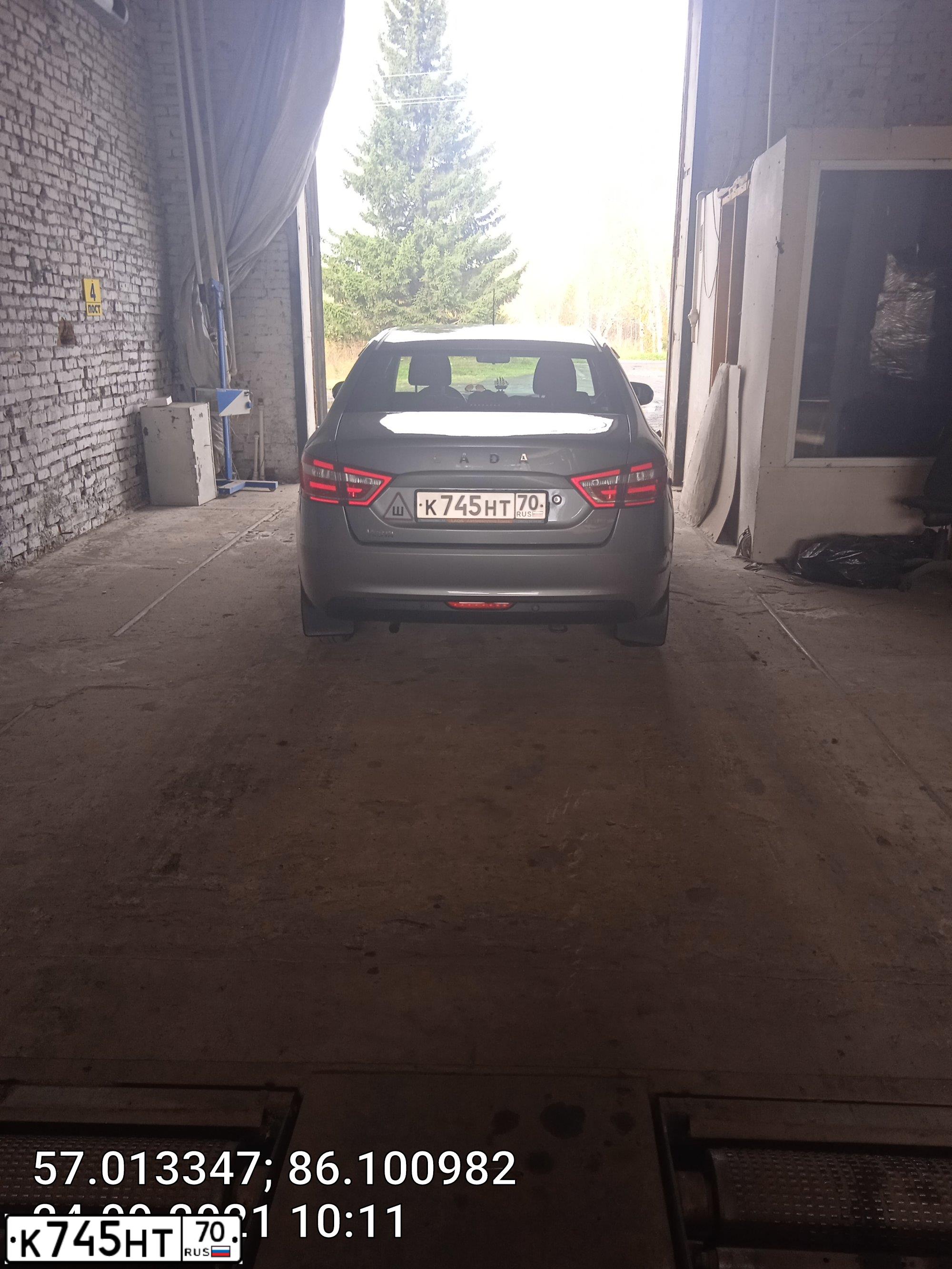 Фото автомобиля LADA VESTA, 2016 — госномер К745НТ70. Цвет: СЕРЫЙ