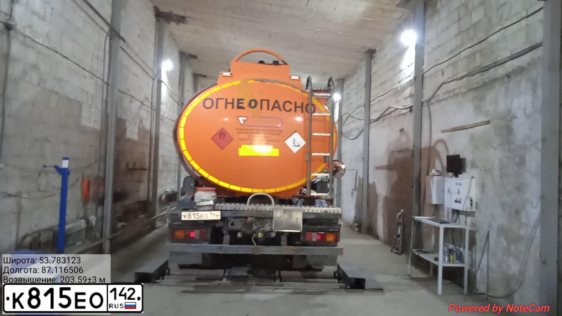 Фото автомобиля KAMAZ 65115 /6X4/, 2015 — госномер К815ЕО142. Цвет: ОРАНЖЕВЫЙ