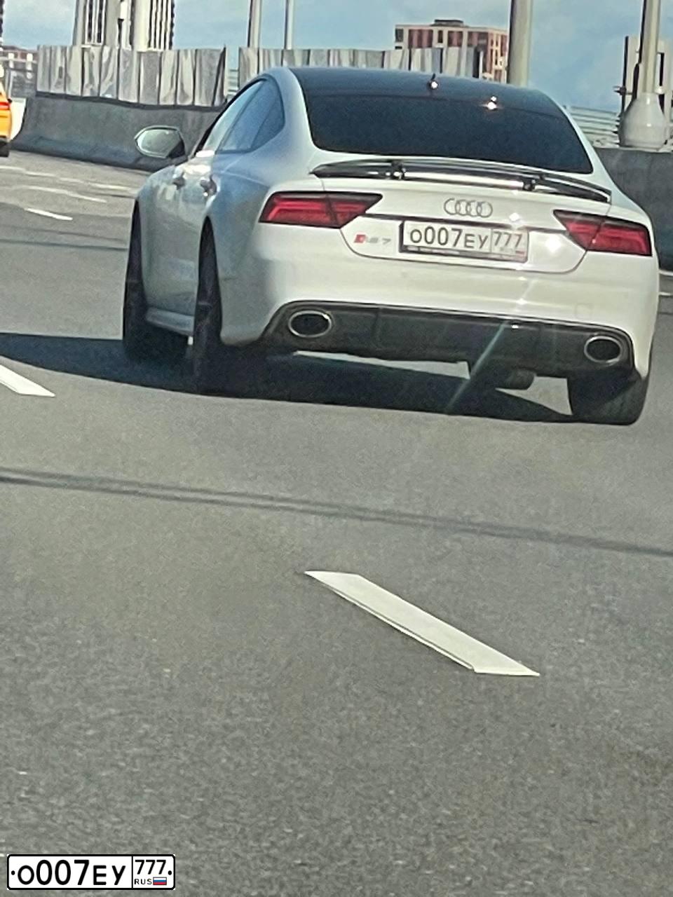 Фото автомобиля ROLLS ROYCE ROLLS-ROYCE WRAITH, 2014 — госномер О007ЕУ777. Цвет: СИНИЙ ТЕМНЫЙ