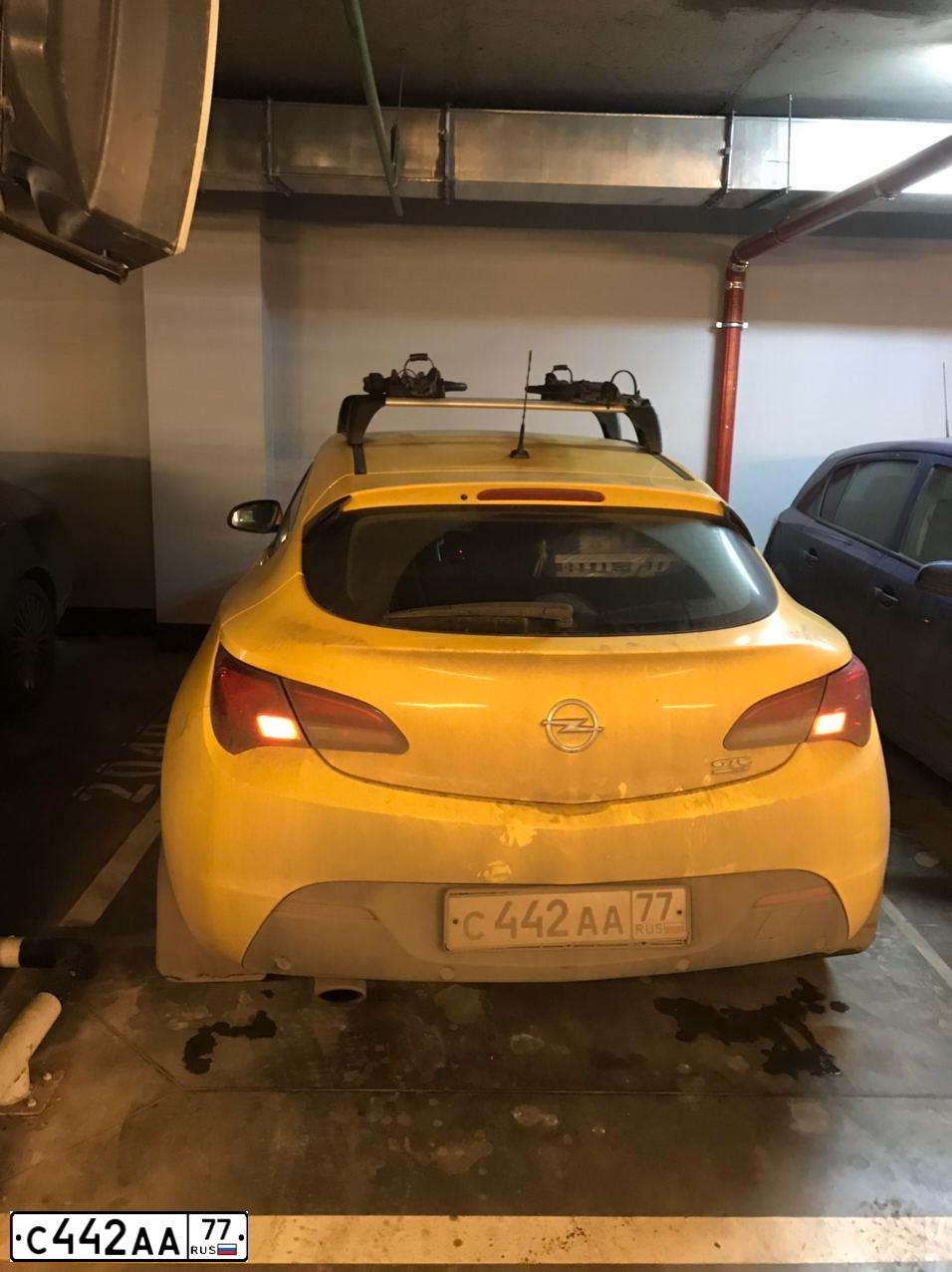 Фото автомобиля OPEL ASTRA, 2012 — госномер С442АА77. Цвет: ЖЁЛТЫЙ